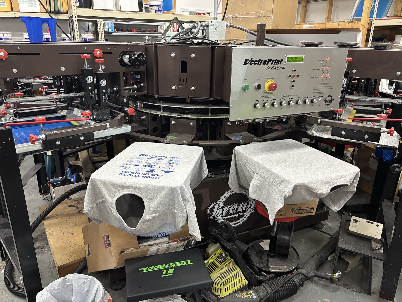 Automatic press screen printing at CustomTees